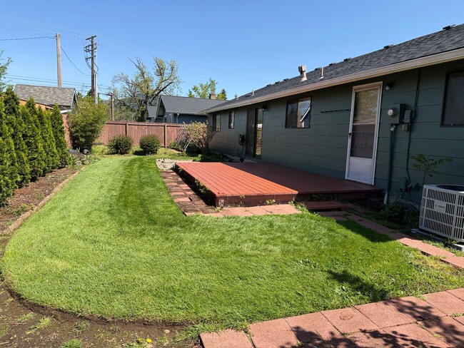 Building Photo - Well-kept house in desirable Thurston neighborhood!