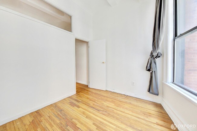 Building Photo - 220 Park Avenue South