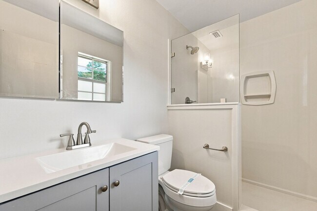 Building Photo - 1510 Royal Palm Dr