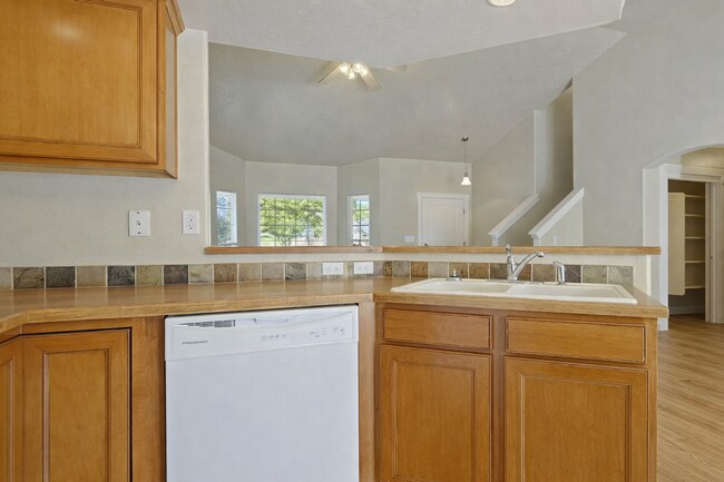 Building Photo - 3456 N Maplestone Ave