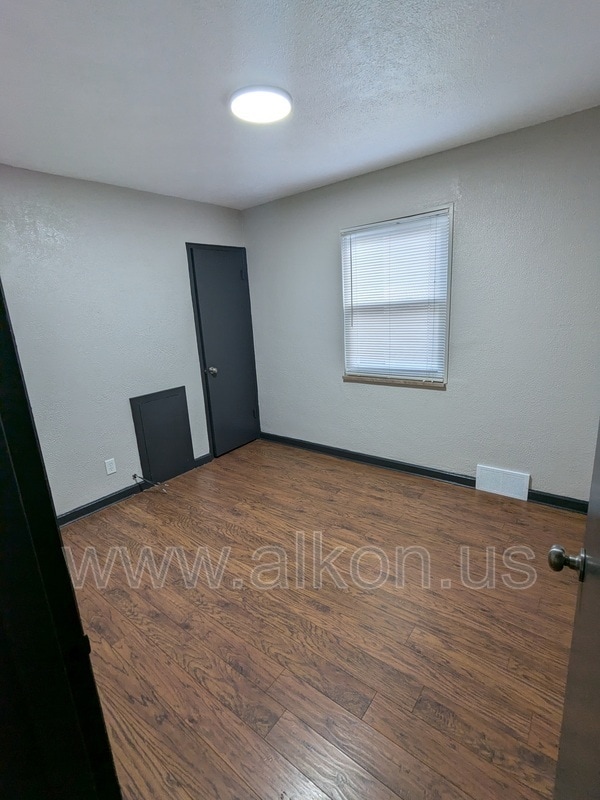 Building Photo - 4205 Coleridge St
