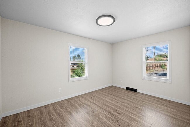Building Photo - Gorgeous North Side Home With Shop!