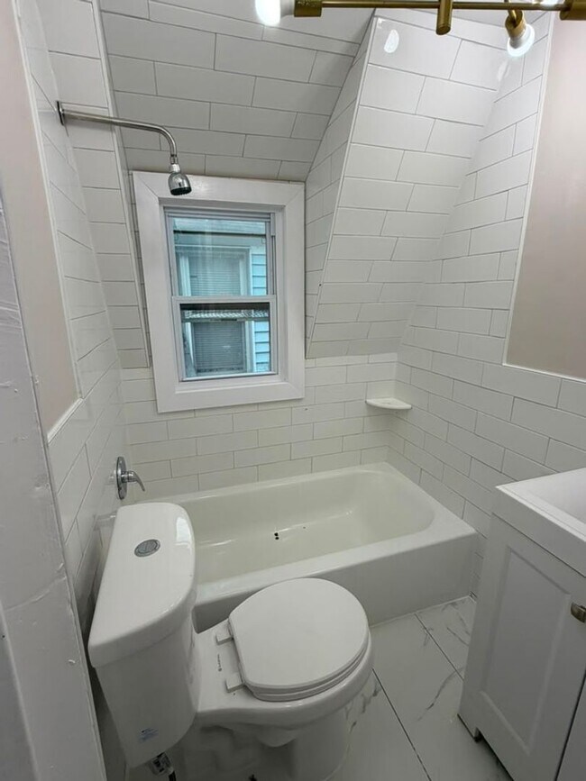 Building Photo - 224 N 9th St