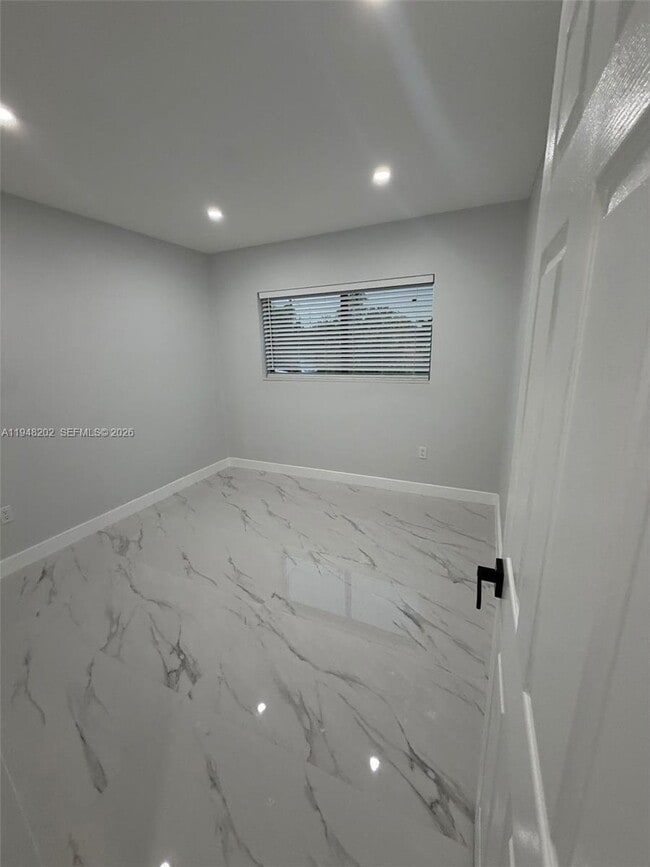 Building Photo - 1085 NW 191st St