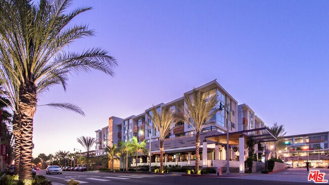 Building Photo - 13045 Pacific Promenade