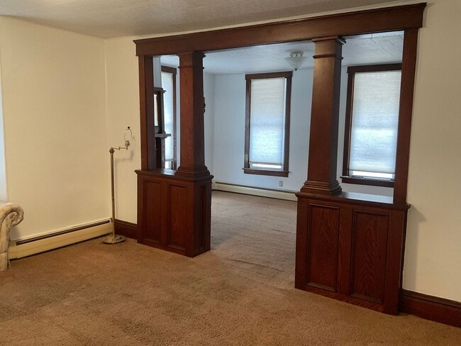 Building Photo - 112 W Main St