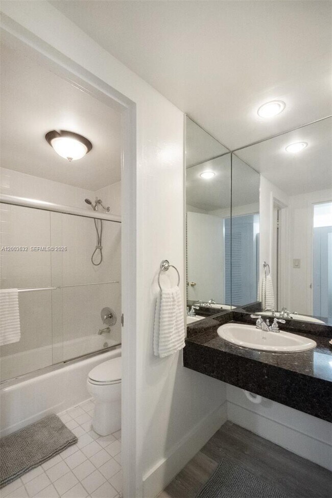 Building Photo - 100 Lincoln Rd