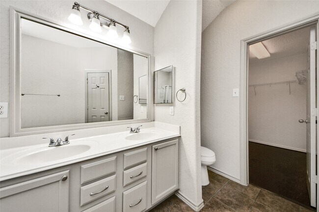 Building Photo - 26131 Travis Brook Dr