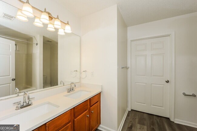 Building Photo - 3568 Brookstone Way