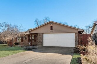 Building Photo - 1832 Tameria Dr