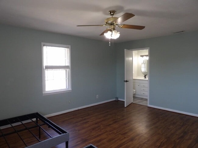 Building Photo - 917 9th Ave S