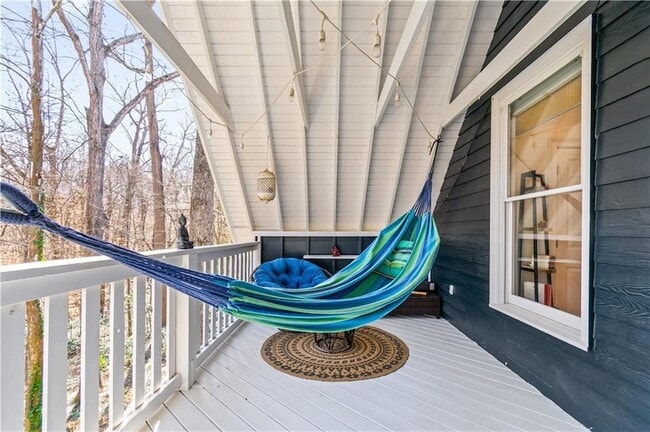 Building Photo - 565 Harold Ave NE