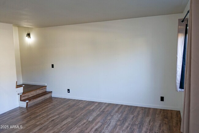 Building Photo - 1261 N 84th Pl