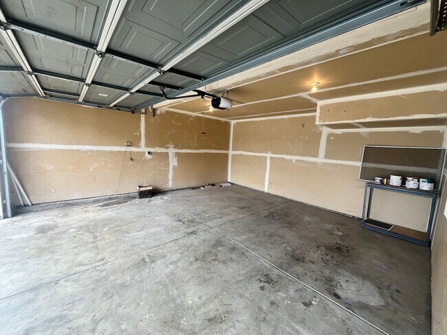 Building Photo - Beautiful 3-Bedroom Home for Rent – Prime ...