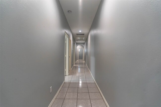 Building Photo - 1122 Ryon St