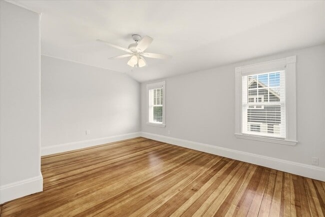 Building Photo - 22 Lewis St