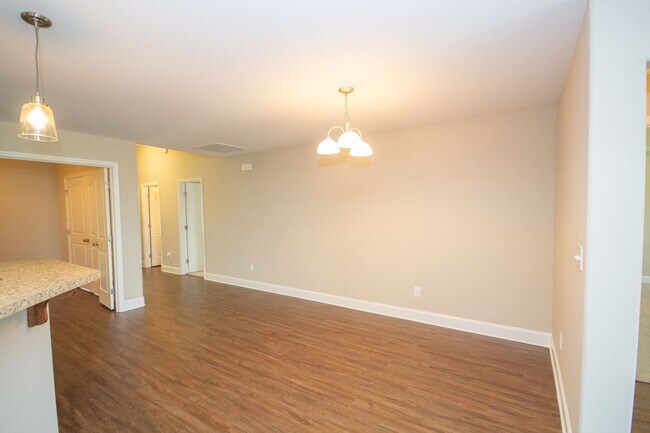 Building Photo - Spacious Full Brick in Athens City Limits!...