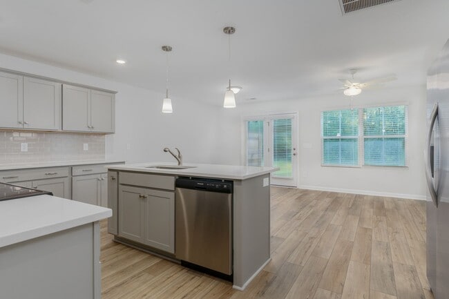Building Photo - Modern 3-Bed, 2.5-Bath Townhome in Prime L...