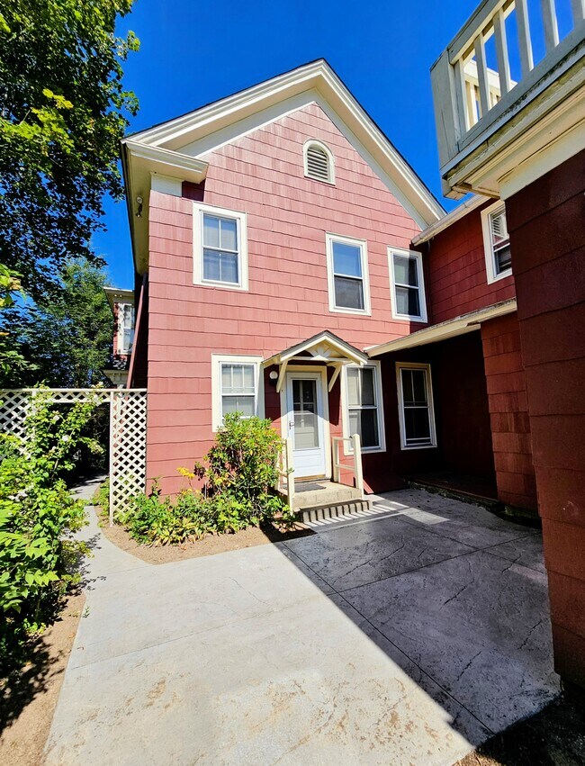 Building Photo - 101 E Main St