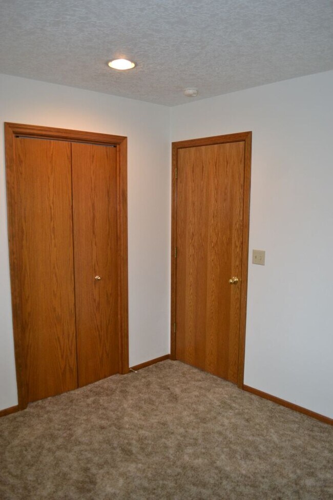 Building Photo - BEAUTIFUL 3 BEDROOM 3 BATH HOUSE LOCATED IN SOUTH SALEM