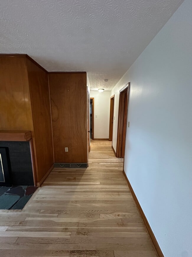 Building Photo - 3637 Sunset Dr