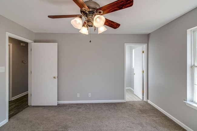 Building Photo - 940 Applegrove Cir