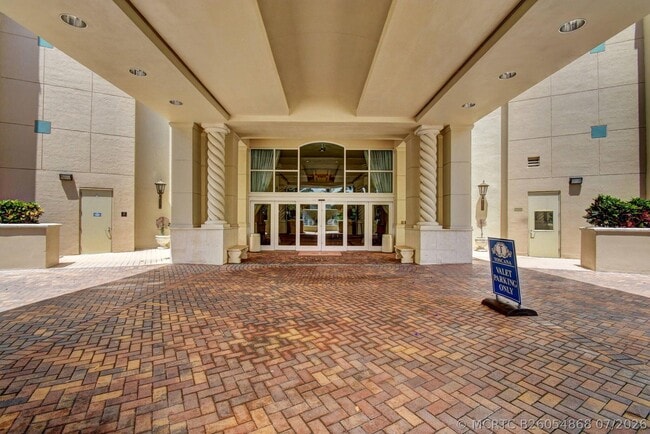Building Photo - 3700 S Ocean Blvd