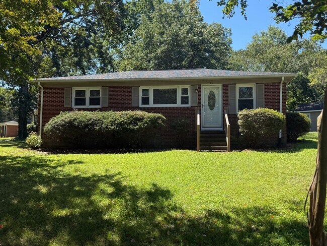 Building Photo - Three bedroom, 1 bath house in Burlington