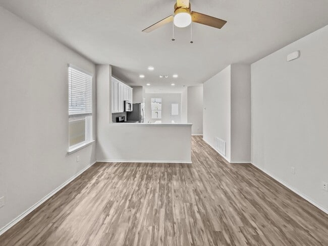 Building Photo - 595 Eves Necklace Dr.