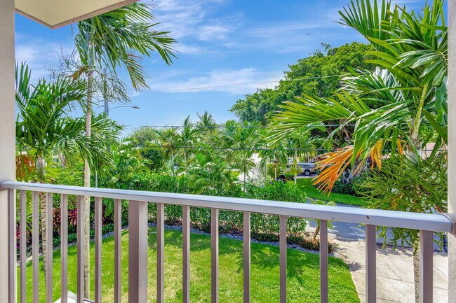 Building Photo - 400 Venice Dr