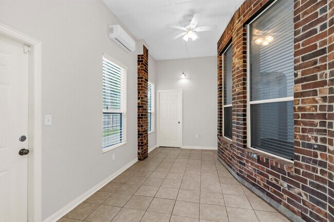 Building Photo - 21085 Ramrock Cir