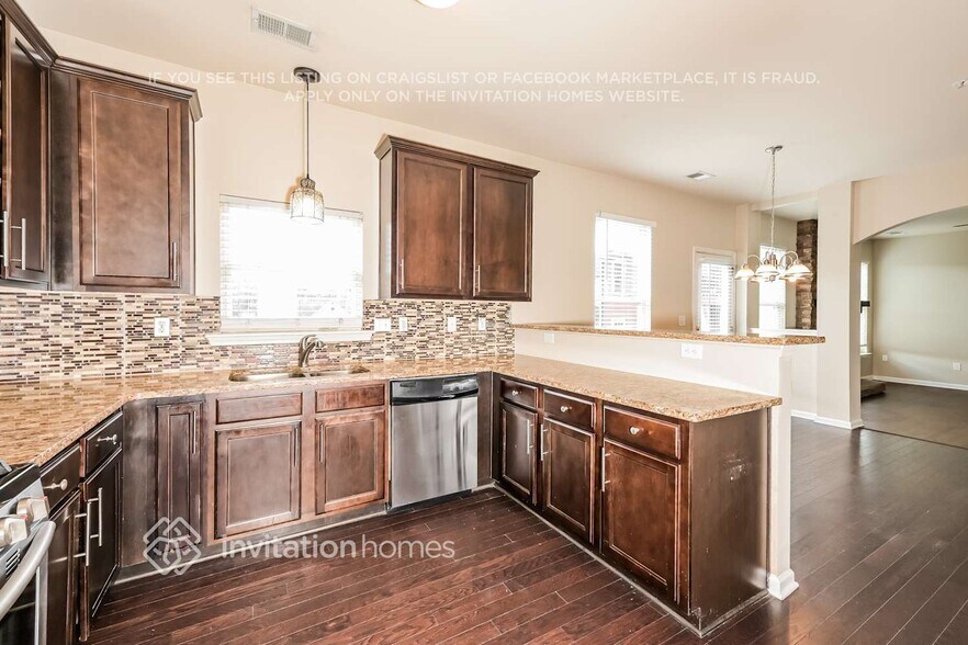 Building Photo - 1700 Summit Village Ln