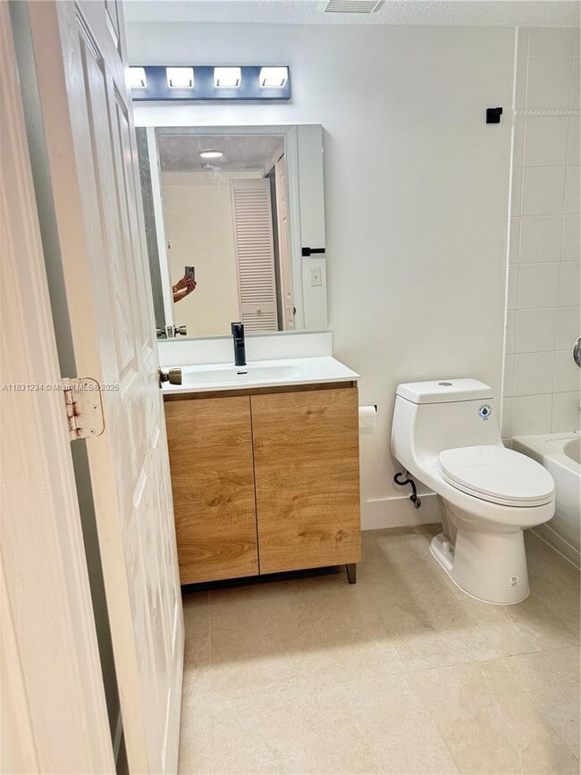 Building Photo - 2 bedroom in Pembroke Pines FL 33024