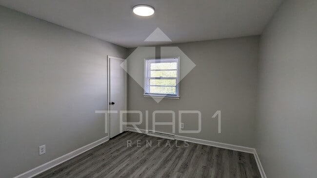 Building Photo - Renovated 3bed/1bath in Greensboro!