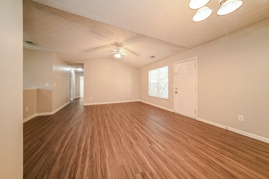 Building Photo - 40 Hunters Ridge Ct