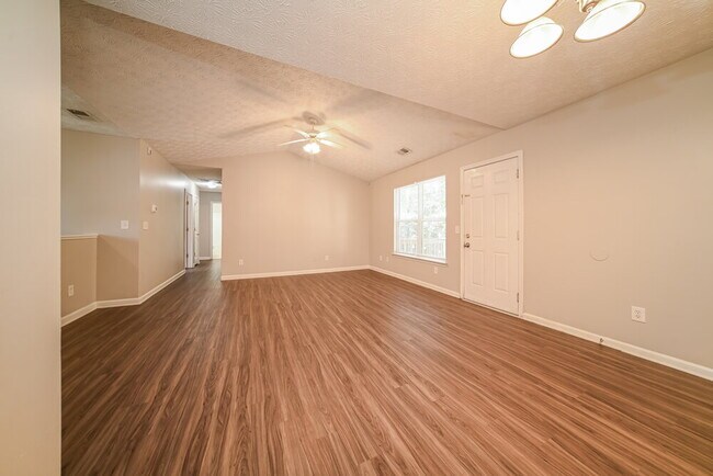 Building Photo - 40 Hunters Ridge Ct