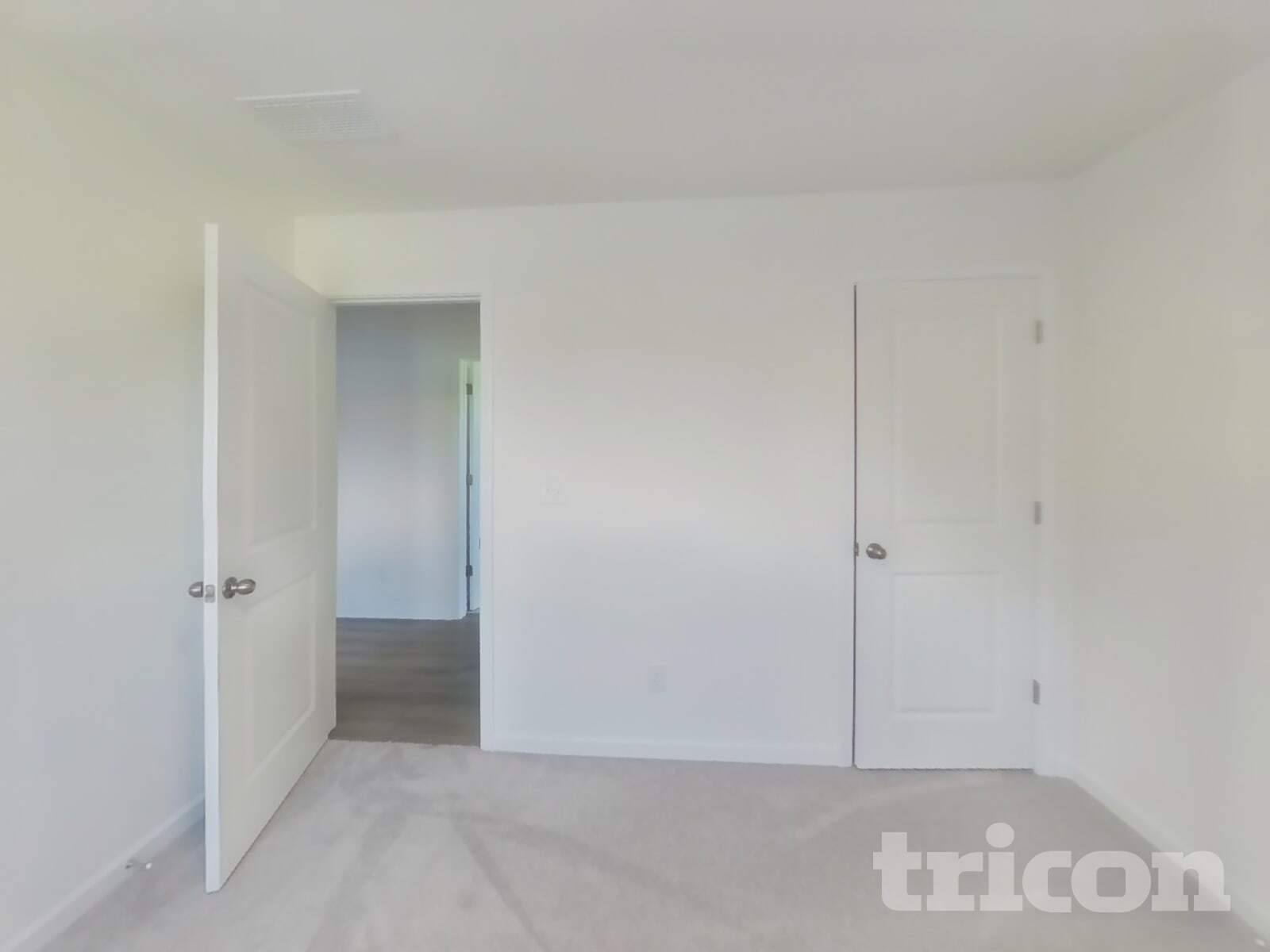 Building Photo - 1940 Logan Ln