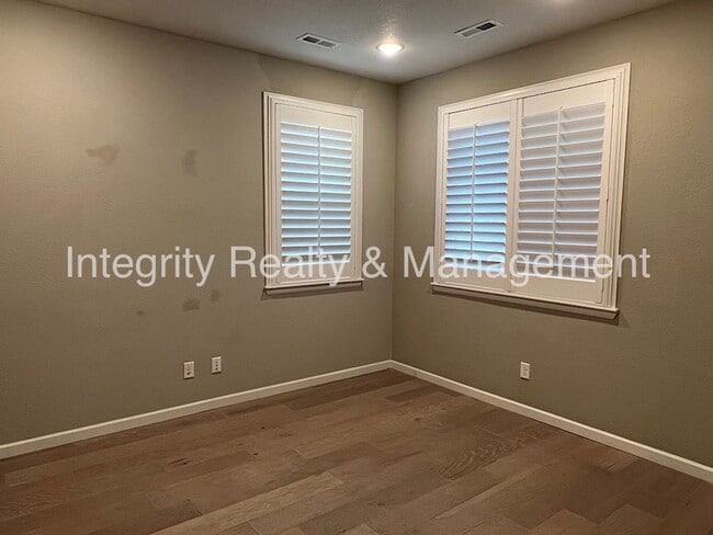 Building Photo - 1612 Castle Creek Cir