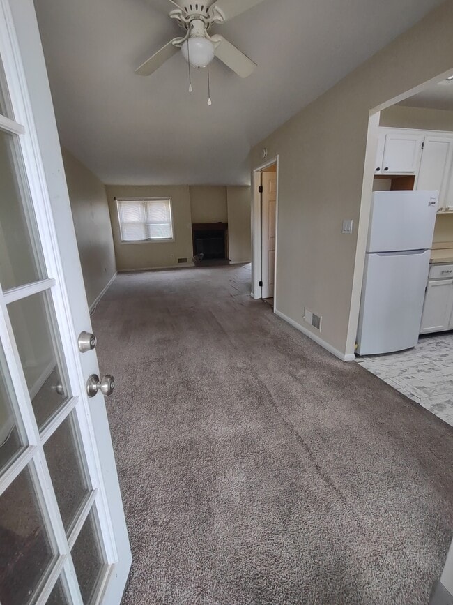 Building Photo - 217 E Green Valley Cir