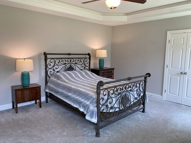 Building Photo - 3 Bed/3 Bath with 2 Bonus Rooms!!!