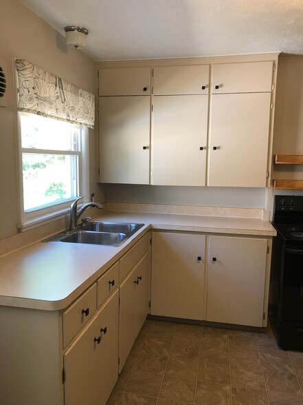 Kitchen - 415 N 7th St