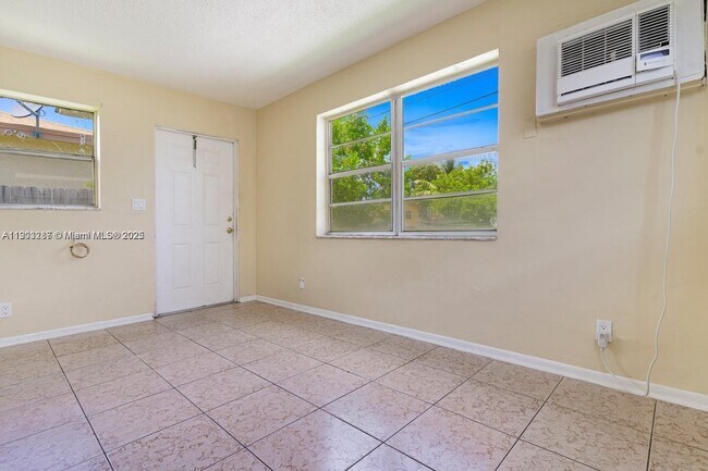 Building Photo - 805 NW 3rd Terrace