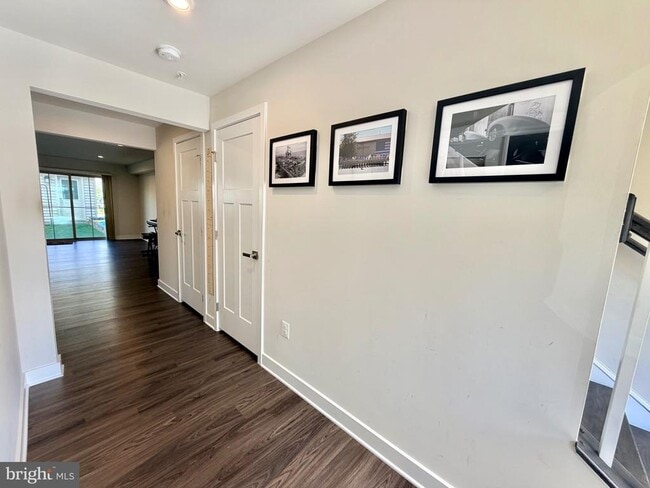 Building Photo - 8627 Satinwood Dr