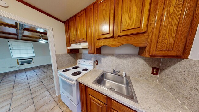 Building Photo - Cute & Cozy 1 Bedroom Apt - Water INCLUDED...