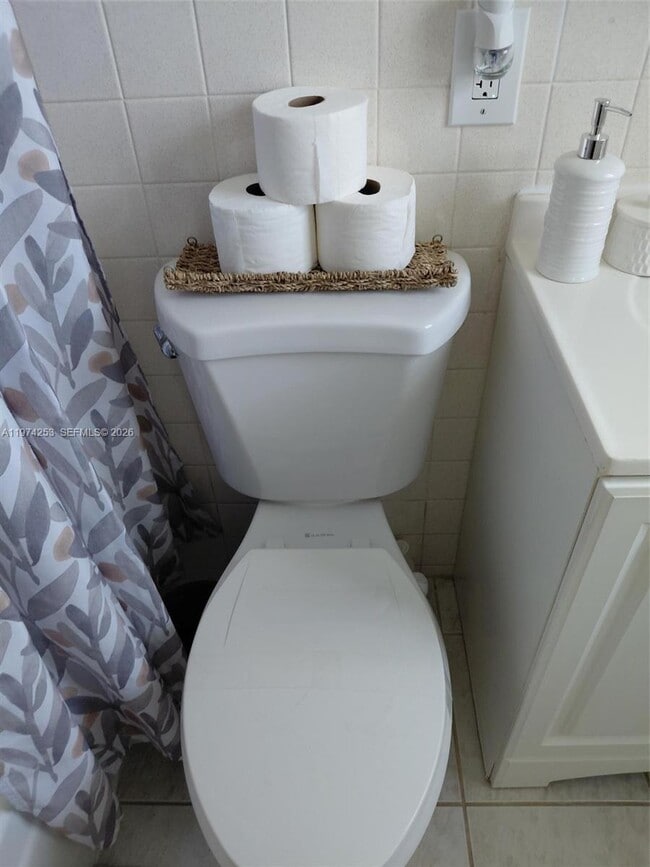 Building Photo - 1431 SW 24th Ct