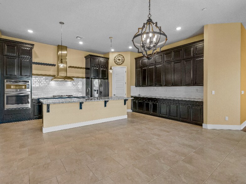 Building Photo - 325 Eagle Creek Ct