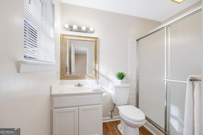 Building Photo - 252 Skyview Rd