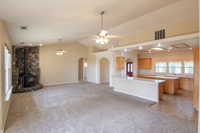 Building Photo - Country Home for Rent on Acreage | 3.5 Acres, 3 Car Garage, Deck, Pet Friendly
