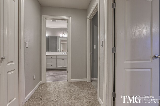 Building Photo - Stunning Home in Sought-After Ashley Heights!