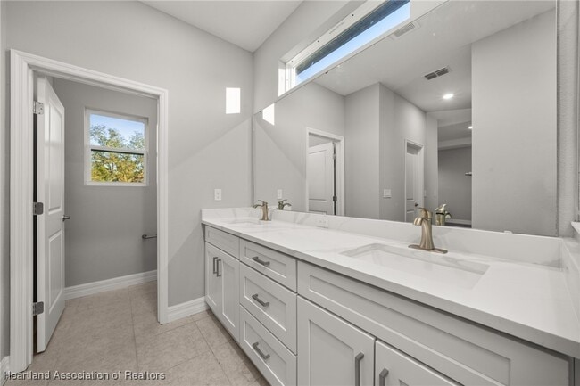 Building Photo - 5120 Belmar Dr